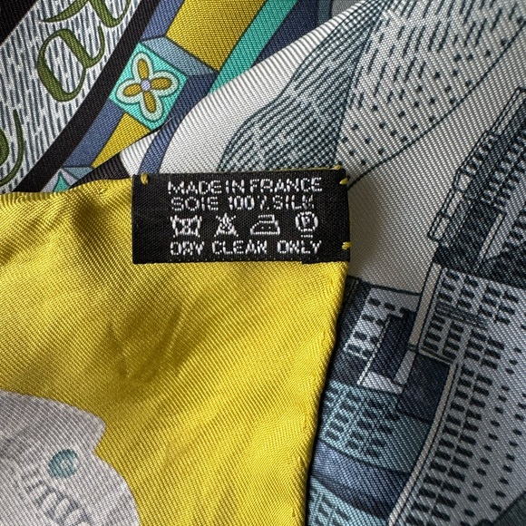 GUC Authentic La Femme aux Semelles de Vent Hermès Scarf 90cm Carré - Picture 2 of 11